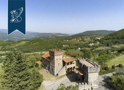 Castle for 1 100 000 euro in Arezzo, Italy