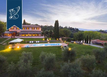 Villa for 3 450 000 euro in Siena, Italy