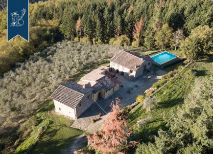 Farm for 1 600 000 euro in Florence, Italy