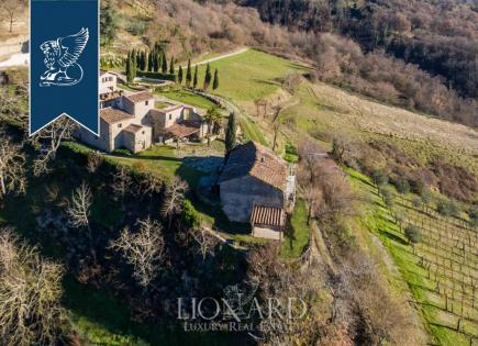 Farm for 1 500 000 euro in Florence, Italy