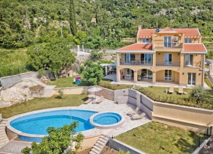 House for 2 100 000 euro in Herceg-Novi, Montenegro