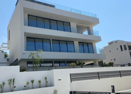Villa for 2 100 000 euro in Paphos, Cyprus