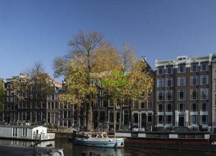 Commercial apartment building for 2 800 000 euro in Amsterdam, Netherlands