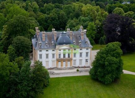 Castle for 10 000 000 euro in Paris, France