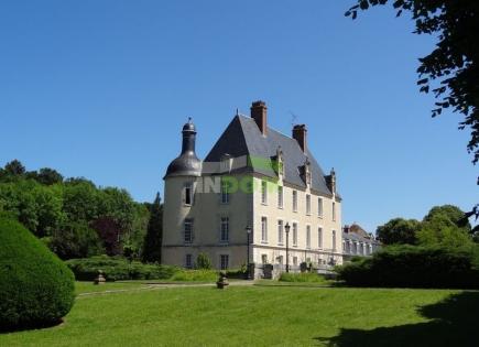 Castle for 3 700 000 euro in Paris, France