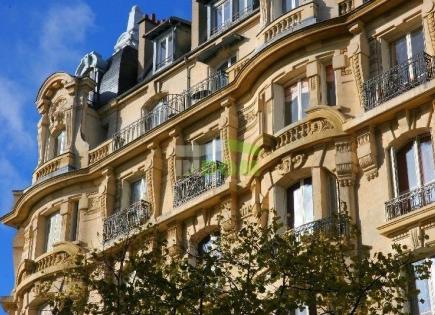 Commercial apartment building for 22 000 000 euro in Paris, France
