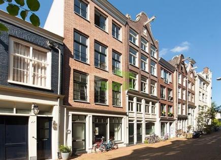 Apartment for 616 000 euro in Amsterdam, Netherlands