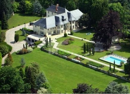 Castle for 8 500 000 euro in France