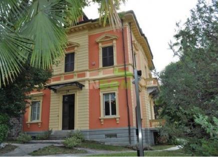 Villa for 2 800 000 euro on Lake Maggiore, Italy