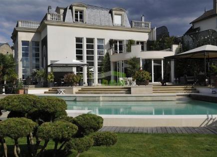 Villa for 5 500 000 euro in Paris, France
