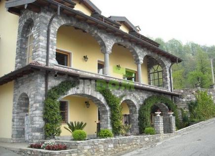 Villa for 820 000 euro in Como, Italy