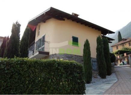 Villa para 700 000 euro en Como, Italia