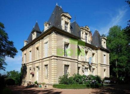Castle for 2 200 000 euro in France