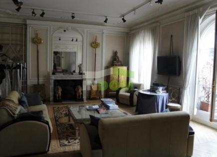 Apartment for 2 200 000 euro in Paris, France