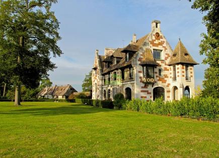 Castle for 4 800 000 euro in Paris, France
