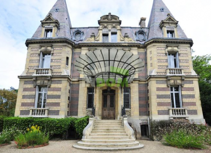 Castle for 7 400 000 euro in Paris, France