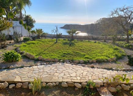 Villa for 900 000 euro in Paphos, Cyprus