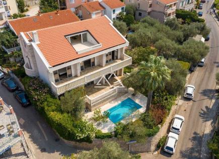 Villa for 2 400 000 euro in Petrovac, Montenegro