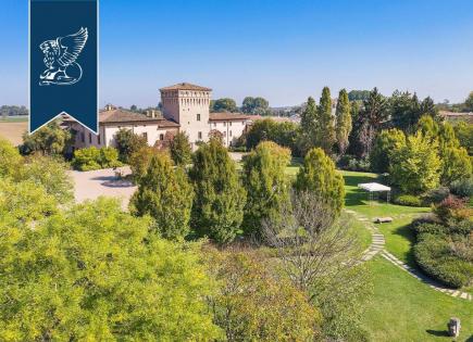Castle for 2 900 000 euro in Piacenza, Italy