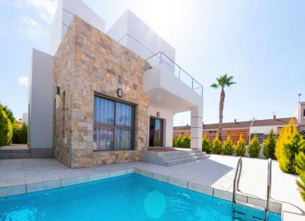 Villa for 548 021 euro in Los Alcazares, Spain