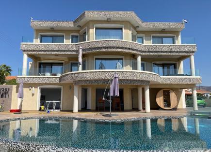 Villa for 2 600 000 euro in Paphos, Cyprus