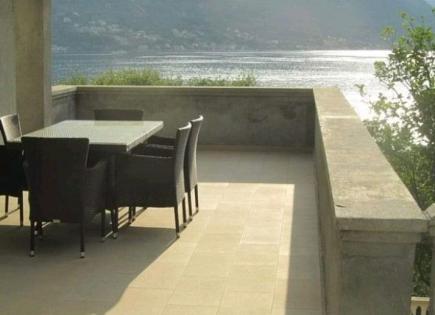 House for 450 000 euro in Dobrota, Montenegro