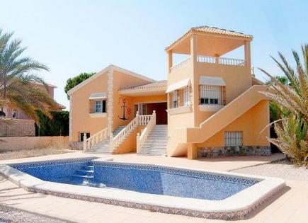 Villa for 750 000 euro in La Manga del Mar Menor, Spain