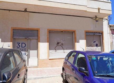 Commercial property for 160 000 euro in Torrevieja, Spain