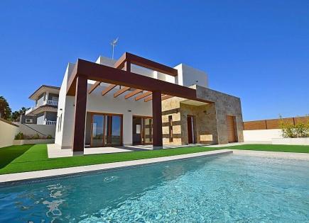 Villa for 750 000 euro in Torrevieja, Spain