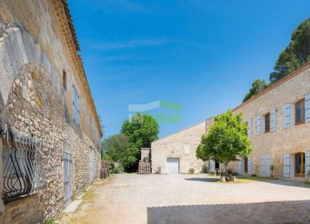 Commercial property for 2 960 000 euro in France
