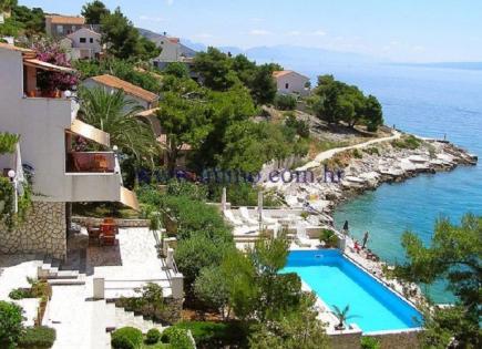 Villa for 2 300 000 euro in Trogir, Croatia