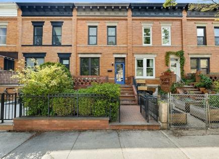 Townhouse for 1 378 139 euro in New York City, USA