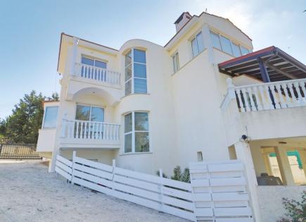 Villa for 450 000 euro in Paphos, Cyprus