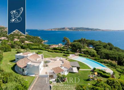 Villa in Palau, Italy (price on request)