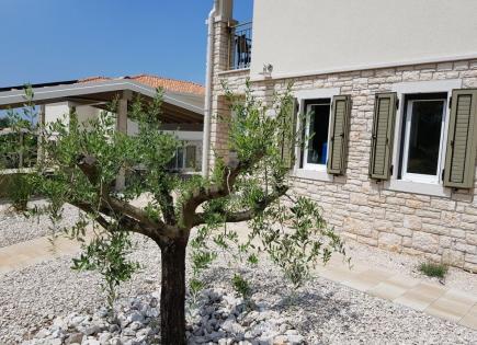 House for 780 000 euro in Brtonigla, Croatia