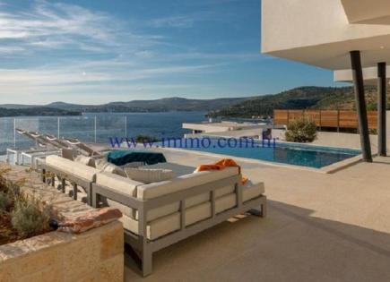Villa for 1 500 000 euro in Rogoznica, Croatia