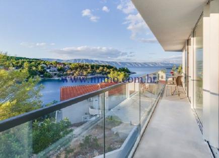 Villa for 1 800 000 euro on Hvar, Croatia