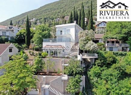 Villa for 2 000 000 euro in Herceg-Novi, Montenegro