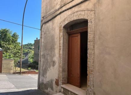 Stadthaus für 11 000 euro in San Buono, Italien