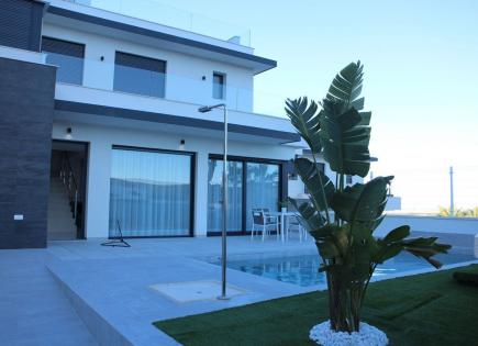 House for 454 000 euro in San Miguel de Salinas, Spain