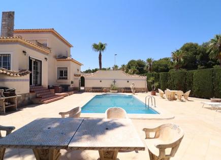Villa for 550 000 euro in Villamartin, Spain