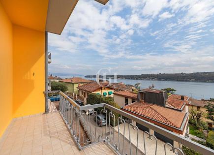 Penthouse for 465 000 euro on Lake Garda, Italy