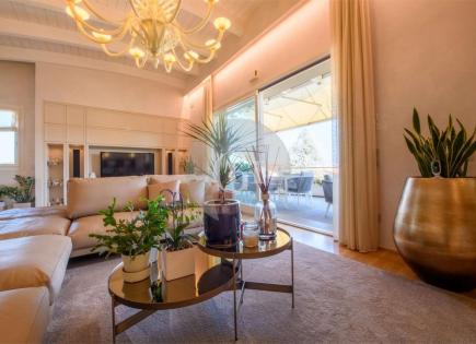 Penthouse for 1 290 000 euro on Lake Garda, Italy
