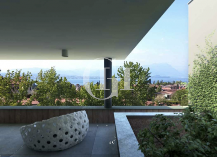 Penthouse for 1 493 000 euro on Lake Garda, Italy