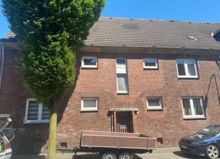 Commercial apartment building for 395 000 euro in Duisburg, Germany