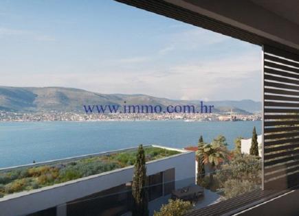 Villa for 1 450 000 euro in Trogir, Croatia