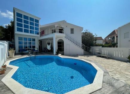 Villa for 330 000 euro in Dobra Voda, Montenegro