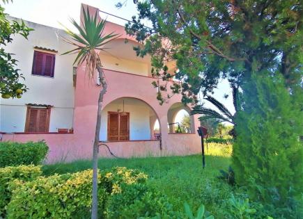 Villa for 175 000 euro in Scalea, Italy