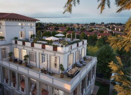 Penthouse for 1 995 000 euro on Lake Garda, Italy