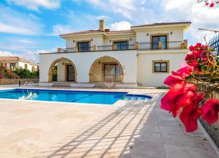 House for 810 403 euro in Kyrenia, Cyprus